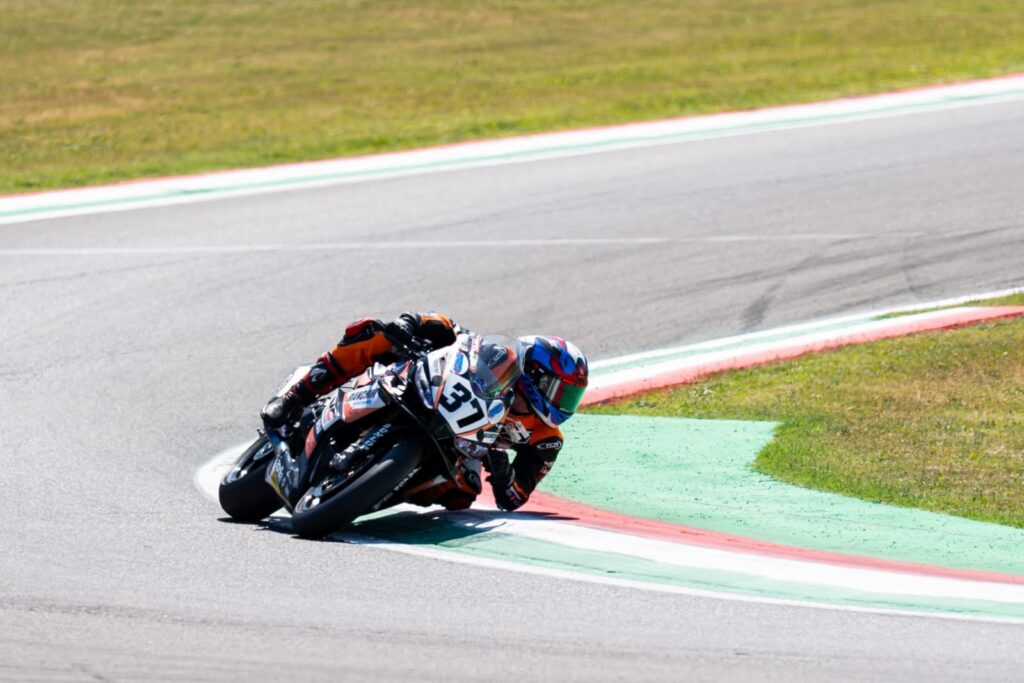Alessio Mattei CIV Imola in pista con MC Racing